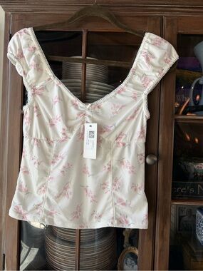 NWT Glassons White Cream Floral Cap Sleeve Top
